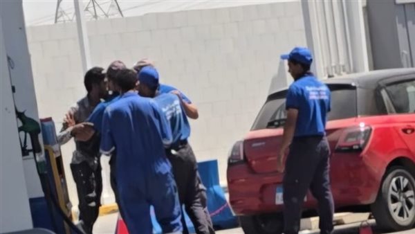 انزل علشان أفولّك.. تفاصيل مشاجرة سائق وعامل بنزينة بحدائق أكتوبر 