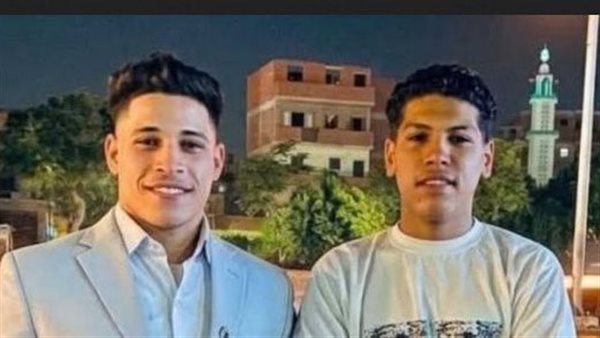 صدمة العمر فوق آسفلت طوخ.. سائق إسعاف يسرع لإنقاذ مصابي حادث فيكتشف أنهم نجله الوحيد وابن أخته