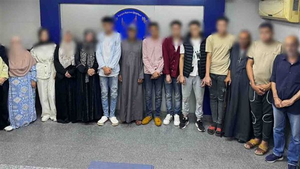  9 رجال و5 سيدات.. حقيقة فيديوهات البلطجة والسرقة بالدقهلية | شاهد