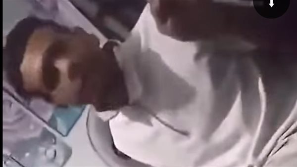 إنتي بتاعتي النهاردة وهرميكي بالشارع.. اعتداء زوج بـ «شومة» على زوجته يثير الغضب | فيديو