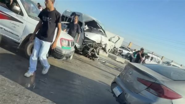 العربيات اتعجنت.. تفاصيل تصادم 5 سيارات على الطريق السياحي وإصابة عدة أشخاص 