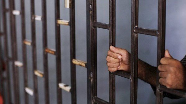 طارد الضحايا في الشوارع وكاميرات المراقبة فضحته.. تفاصيل الحكم على المتهم بالتحرش بطالبة جامعية وربة منزل بسوهاج