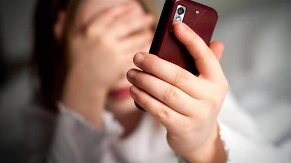 حوّل حياتها لكابوس..تفاصيل الحكم على شاب هدد فتاة ونشر صورها وابتزها بسوهاج