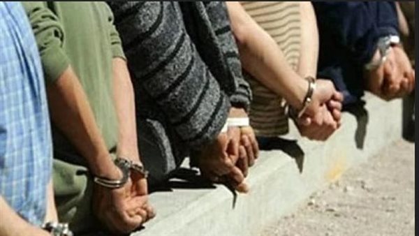 قيدوه وأطفأوا السجائر بجسده.. تفاصيل ضبط 3 شباب اعتدوا على نقاش في المرج