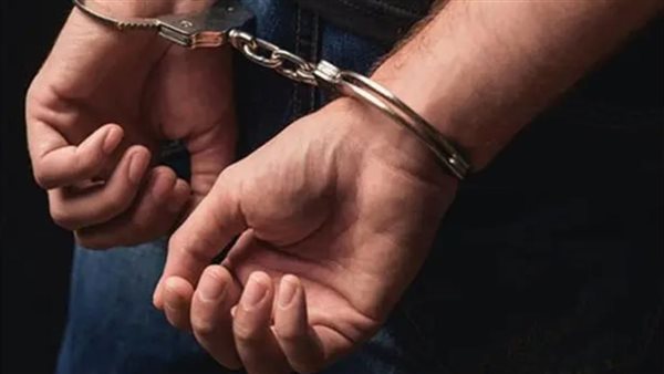 عاشرها ووعدها بالزواج وخد فلوسها..تفاصيل سقوط شاعر عربي شهير نصب على ألمانية في التجمع