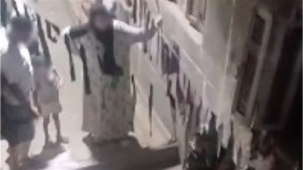  كيد الضراير.. تفاصيل ضبط سيدتين متزوجتين من رجل واحد بعد مشاجرة في البساتين | فيديو