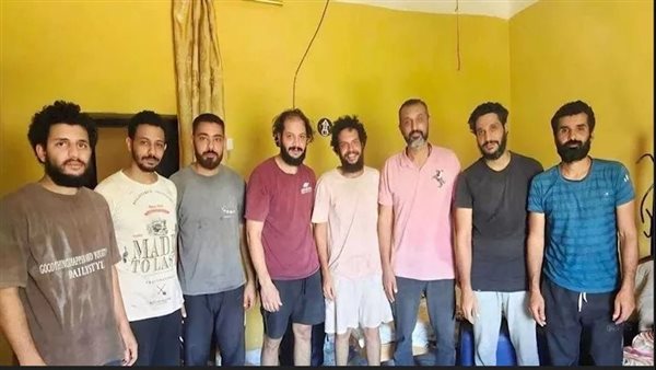 القراصنة بين قتيل وهارب.. كواليس عملية تحرير 8 بحارة مصريين مختطفين قبالة سواحل الصومال