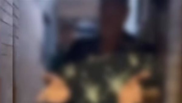استغلوا غياب زوجي وسحلوني..سيدة تستغيث بعد اعتداء جارها عليها بحدائق الأهرام | فيديو
