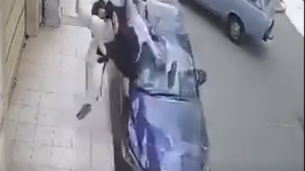 لحظات خاطفة حولت الشارع لمأساة.. تفاصيل مصرع أم ونجلها وإصابة الابنة بكفر الشيخ | فيديو