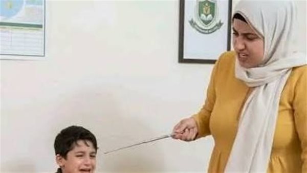 والنبي ارحميني يا ميس.. تفاصيل ضبط المعلمة المتهمة بالاعتداء على تلميذ 