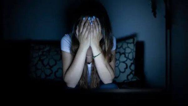 رسائل وإيحاءات وتهديد للتنازل..تفاصيل الحكم على أستاذ جامعي ابتز سيدة بالمنيا