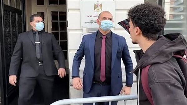 حط أقفال وسلاسل على أبواب السفارة وهدد الدبلوماسيين.. أول بلاغ رسمي للنيابة الهولندية ضد أنس حبيب