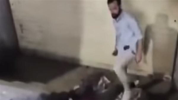 جريمة مأساوية في الدقهلية.. شاب ينهي حياة عمه ويسجد ويقف فوق جثته