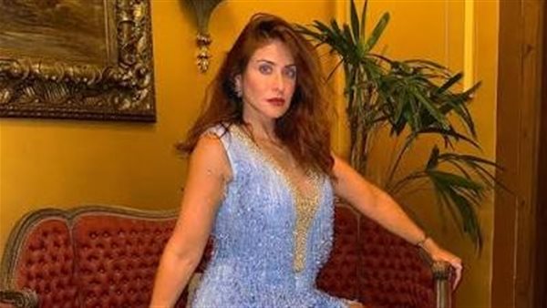  فستان كاجوال.. هيدي كرم تخطف الأنظار بهذه الإطلالة | شاهد 