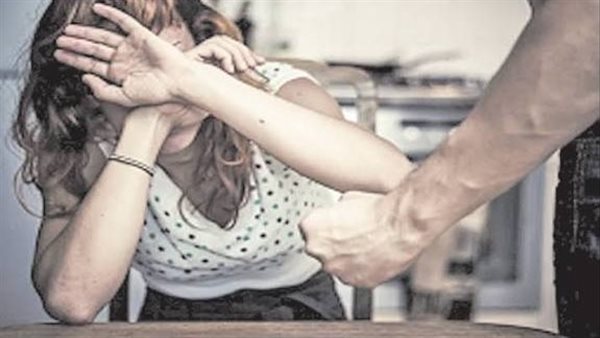 مسكته بيكلم ستات.. مشاجرة عنيفة بين زوجين تسفر عن إصابتهما في البساتين