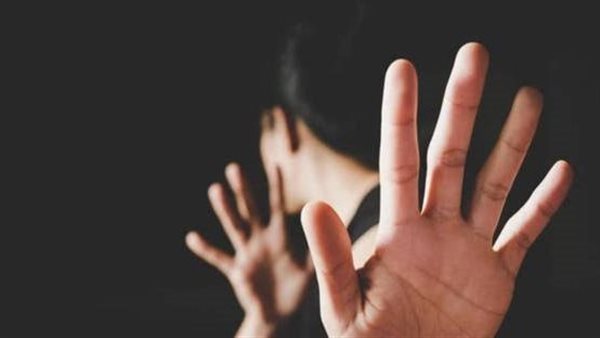 استغل الزحمة.. تفاصيل ضبط عامل بتهمة التحرش بسيدة داخل ميكروباص في حدائق أكتوبر 