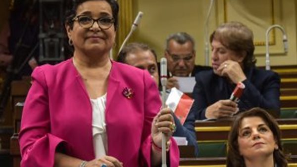 «كنت بخاف انام بالليل» النائبة أنيسة حسونة تكشف كواليس تجربتها مع السرطان | فيديو