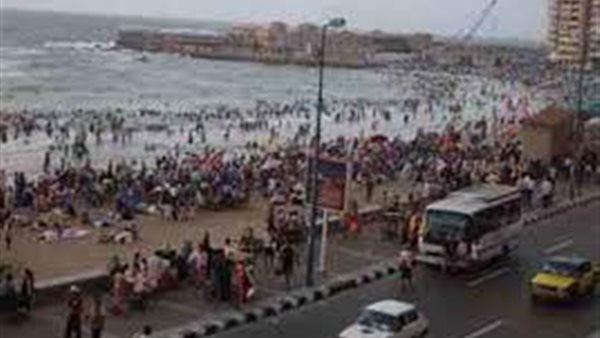 أحمد موسى عن التجمعات بشواطئ الإسكندرية: بلاش خايف عليكم وعلى صحة ولادكم | فيديو