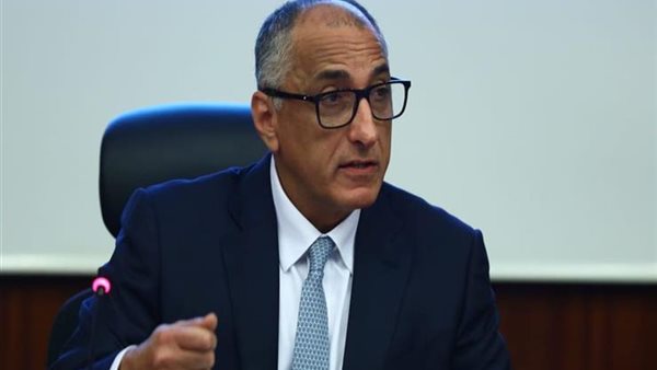 طارق عامر: الأفراد سحبوا 30 مليار جنيه من البنوك خلال 3 أسابيع | فيديو