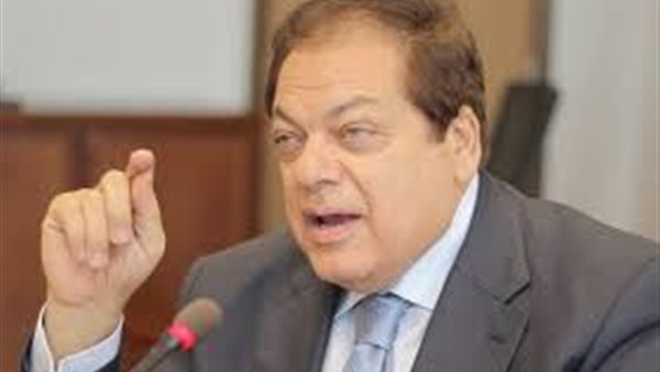 أبو العينين يقرر صرف علاوات ومنح إضافية لجميع العاملين بـمصانع كليوباترا