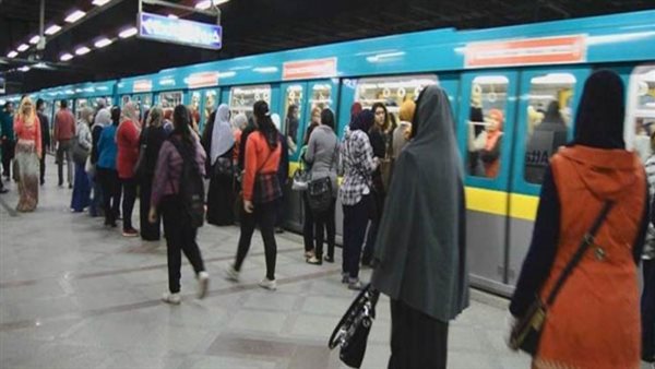 وزير النقل: عدد ركاب المترو اقترب من مليون اليوم.. الناس مبقتش خايفة | فيديو