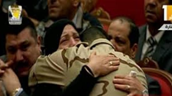 والدة الشهيد شريف محمد عمر: تحققت امنيتي باستماع الرئيس السيسي لقصة استشهاد نجلي | فيديو 