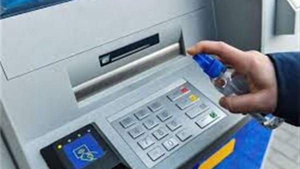 كيف تستخدم ماكينات الصرف الآلي بطريقة آمنة لتجنب الإصابة بكورونا ؟ | فيديو