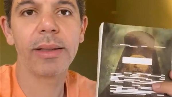 رامي إمام يتحدى متابعيه بهذا الكتاب