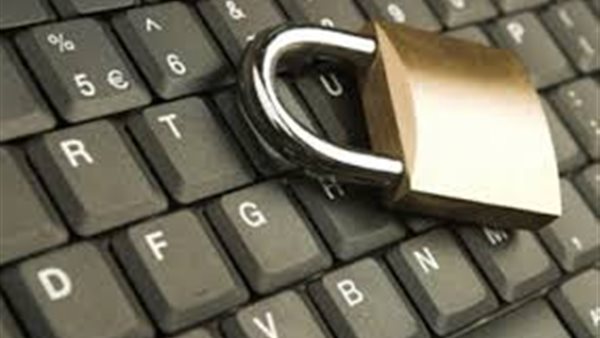 إزاي تحمي جهازك من الاختراق؟.. خبير معلوماتي يرد