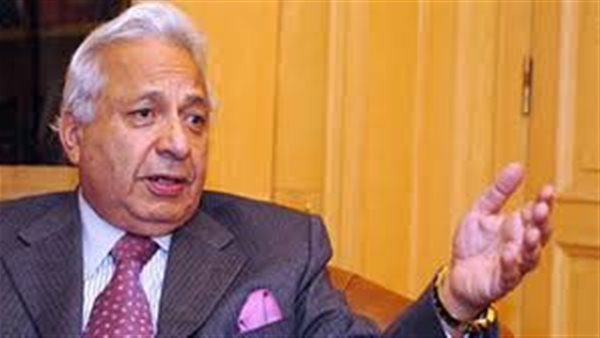 أحمد عكاشة يضع روشتة للأسرة المصرية للإستفادة من ساعات الحظر |  فيديو 