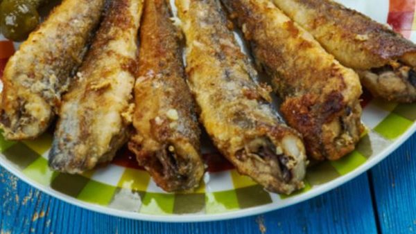 مدير مركز السموم يحذر من تناول الفسيخ مجهول المصدر : قد يسبب الوفاة | فيديو