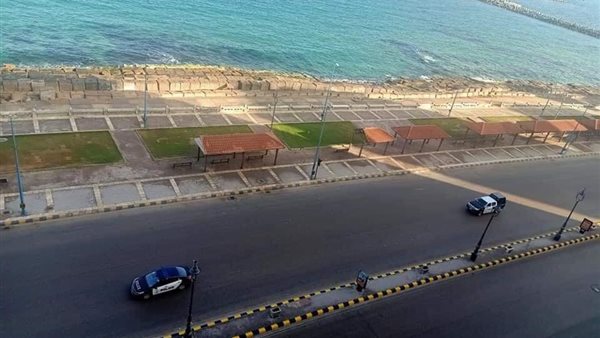 محافظ الإسكندرية: لم نرصد مخالفات.. مفيش مواطن واحد نزل البحر | فيديو