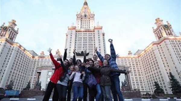 طالب مصري في روسيا : احنا خايفين وأهلنا  مرعوبين وعاوزين نرجع | فيديو 