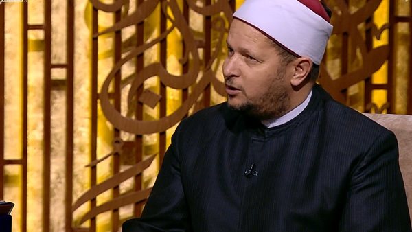 الشحات العزازي: نور النبي أشد من القمر وممتد لا انقطاع فيه | فيديو 