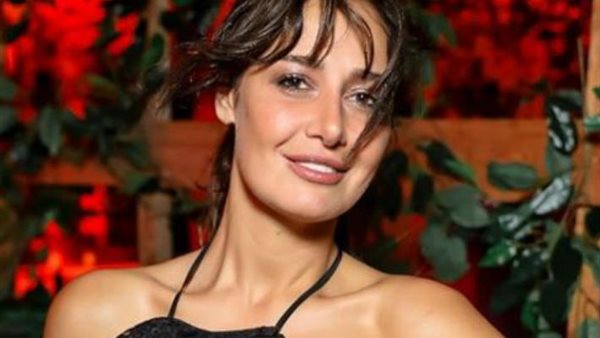 قالوا انها عارية ودعوا لها بالهداية ..الجمهور يفتح النار على حلا شيحة بسبب صورها | صور