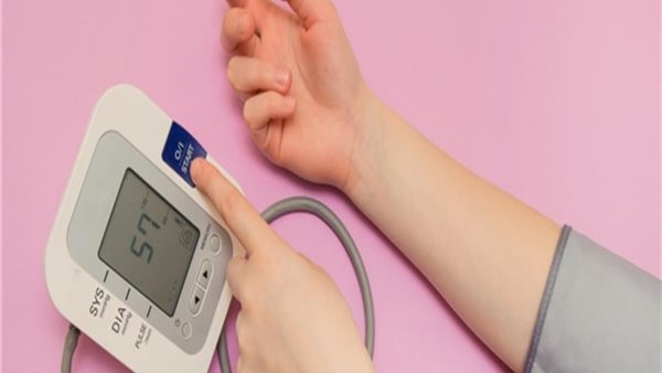 قبل قياس ضغط الدم .. اختار الذراع المناسب | فيديو