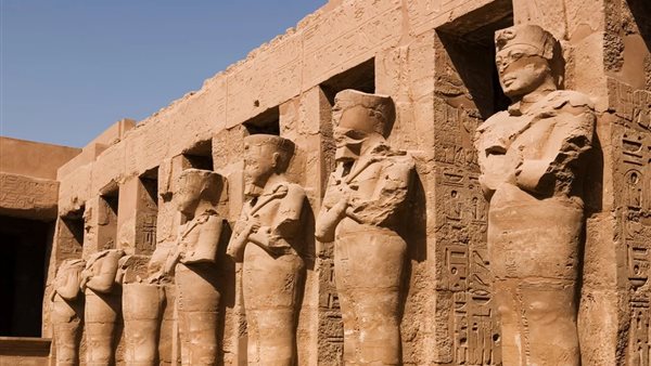 طبيب شهير يكشف سر الأعمار الطويلة لقدماء المصريين | فيديو