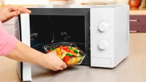 تسبب التسمم.. 5 أطعمة احذر تسخينها في الميكروويف 
