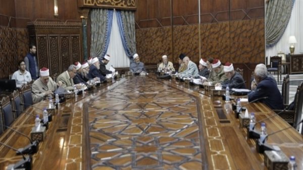 هيئة كبار العلماء بالأزهر توضح حكم أداء صلاة العيد في البيوت للوقاية من كورونا 