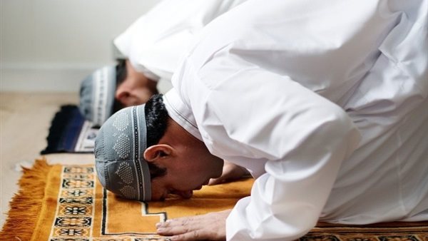 دار الإفتاء توضح حكم وكيفية أداء صلاة العيد في البيت