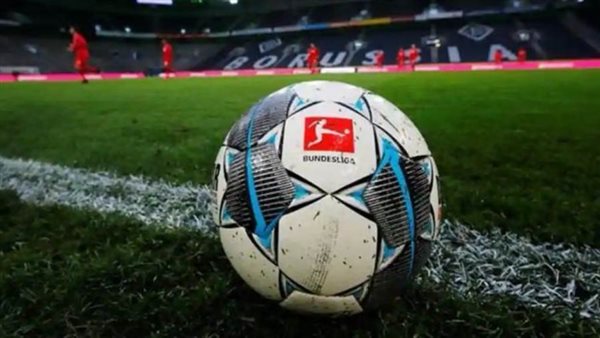 إصابة 14 لاعبا بفيروس كورونا بعد عودة الدوري الألماني 