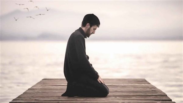 مع المحافظة على التباعد الاجتماعي .. كيف تؤدي صلاة العيد في المنزل بسبب فيروس كورونا | فيديو 