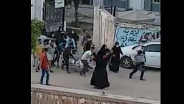 تفاصيل اقتحام مستشفى وخطف جثمان متوفاة بكورونا | فيديو