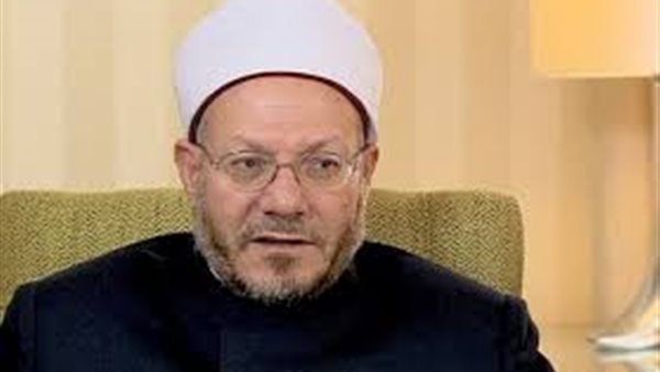 إطعام المسكين أم منحه أموال أيهما أفضل ؟ المفتي يجيب | فيديو