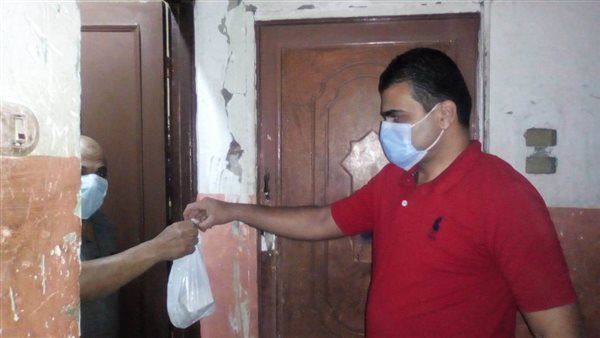 توصيل الأدوية لحالات العلاج المنزلي لمصابي كورونا ومدبولي يتابع الأمر | صور