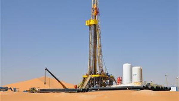 تفاصيل كشف وزارة البترول الجديد في الصحراء الغربية.. ينتج 4100 برميل يوميا | فيديو