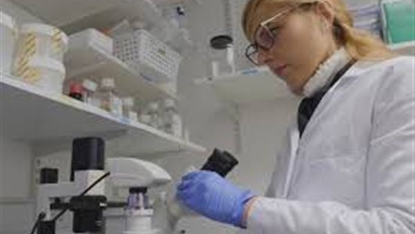 استاذ مناعة: لقاح «مودرنا» المدعوم من البيت الأبيض الأقرب لتخليص العالم من كورونا | فيديو