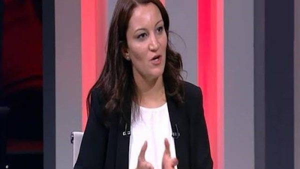 مرتدية عباءة ومتخفية ..نائبة محافظ الجيزة تتفقد حالة المرضى بمستشفى بولاق