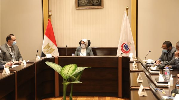 وزيرة الصحة تواجه استغلال بعض المستشفيات الخاصة لأزمة كورونا: إعلاء مصلحة المرضى دون النظر إلى الأرباح | صور