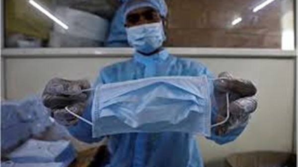 استشاري مناعة ينصح بارتداء الكمامة لمدة لا تزيد عن 4 ساعات | فيديو